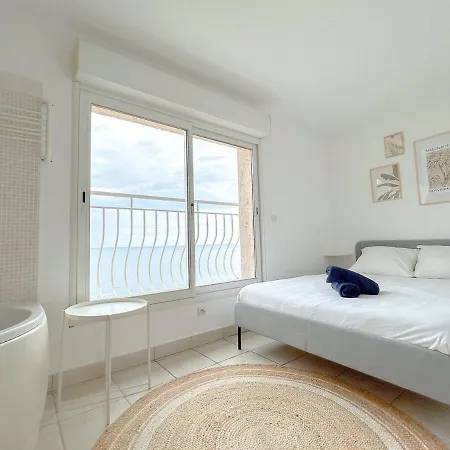Boheme With Seaview & Private Garden, Antheor 公寓