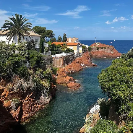Boheme With Seaview & Private Garden, Antheor *