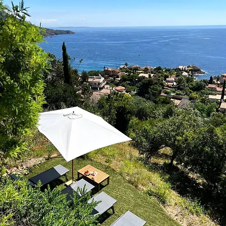 Boheme With Seaview & Private Garden, Antheor 公寓 *