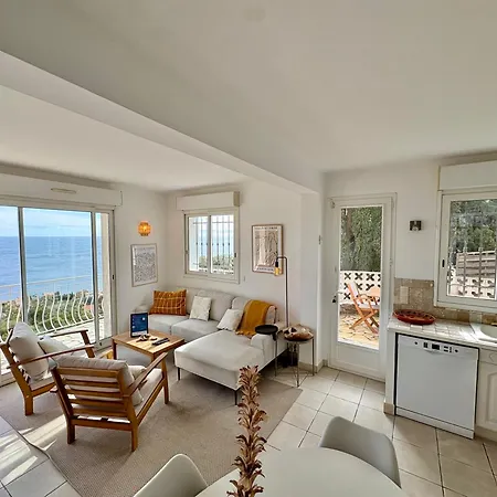 Boheme With Seaview & Private Garden, Antheor Daire