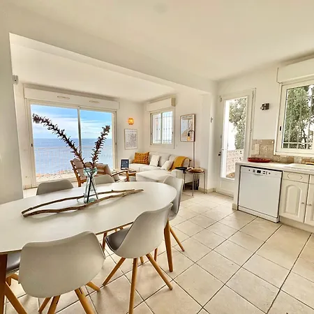 Daire Boheme With Seaview & Private Garden, Antheor