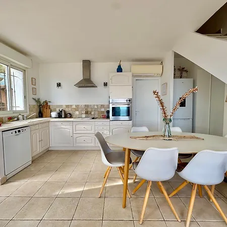 Daire Boheme With Seaview & Private Garden, Antheor Saint-Raphaël