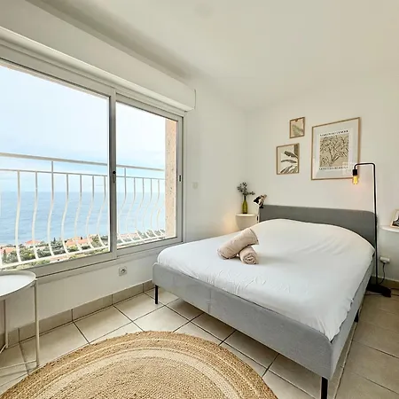 Boheme With Seaview & Private Garden, Antheor Daire